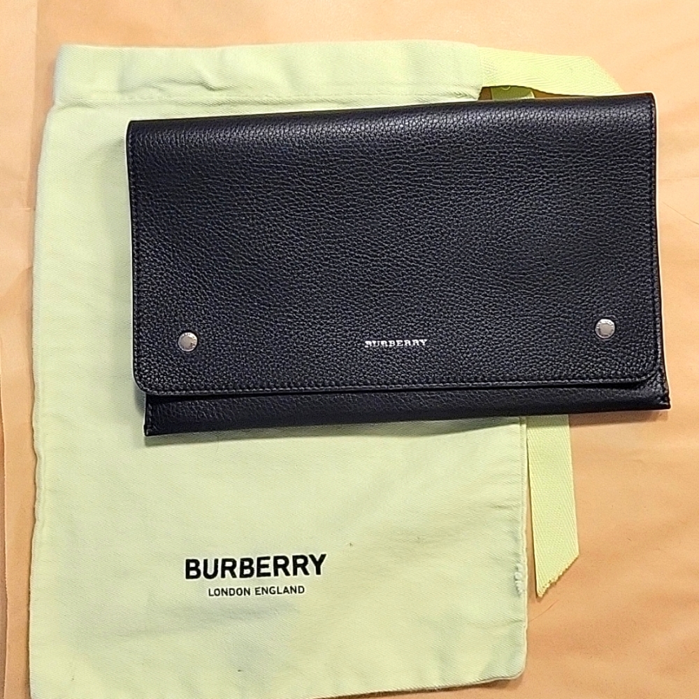 Burberry black leather clutch